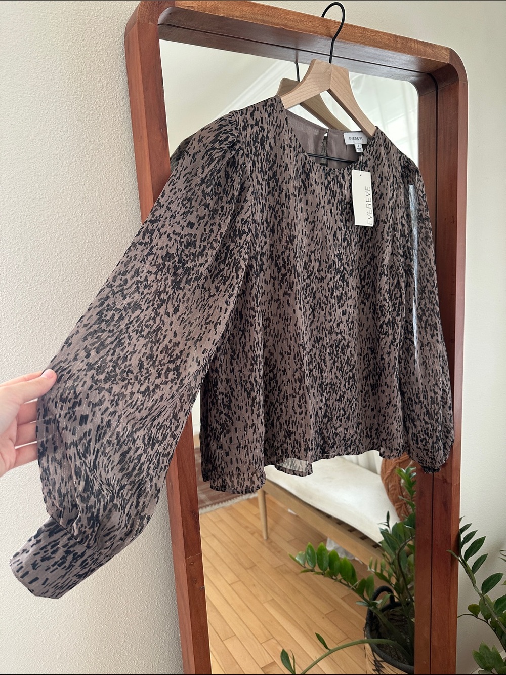 EVEREVE NEW Ida Lurex Blouse Sheer Metallic Taupe Long Sleeve Womens S - Picture 2 of 6